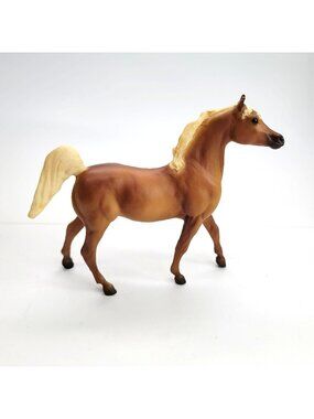 Breyer Horse Figurine Arabian Palomino Paddock Pals Classic Chestnut PR422